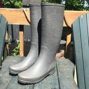 UGG rain boot